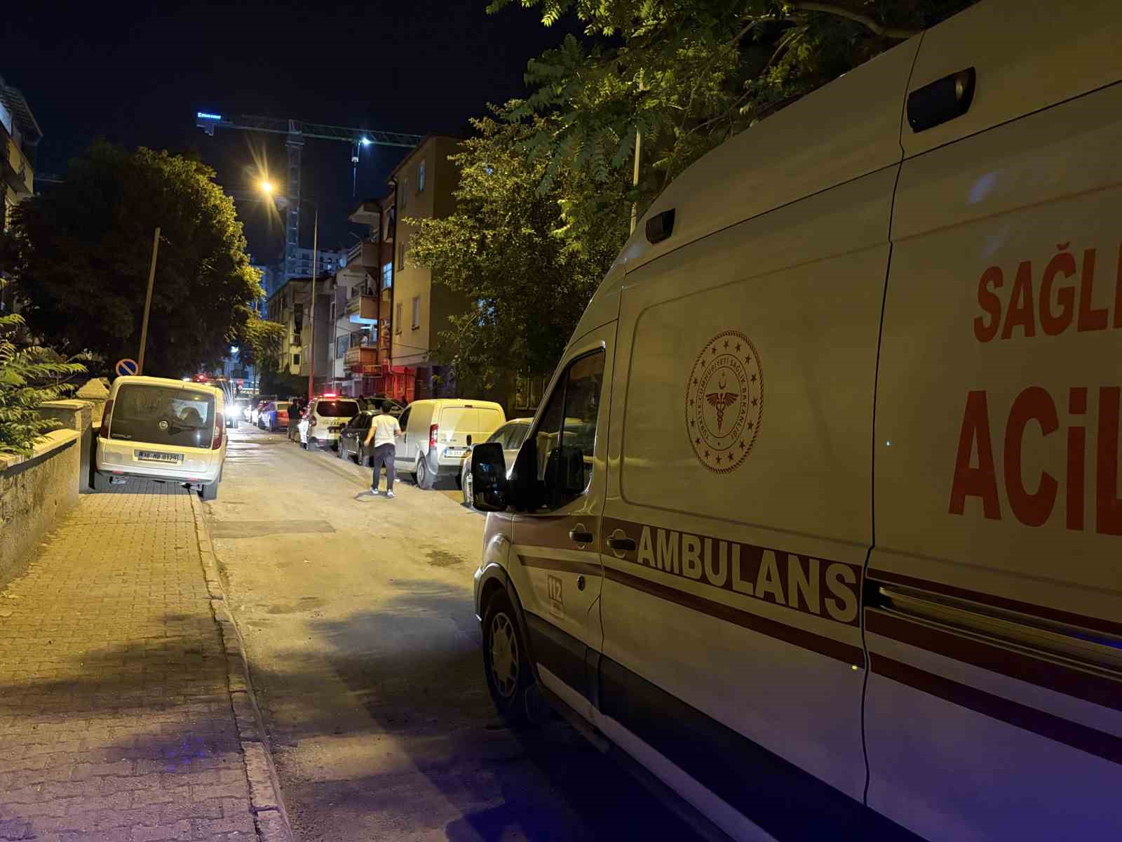 Kayseri’de 4 katlı binada yangın: Anne ve iki çocuğu dumandan etkilendi