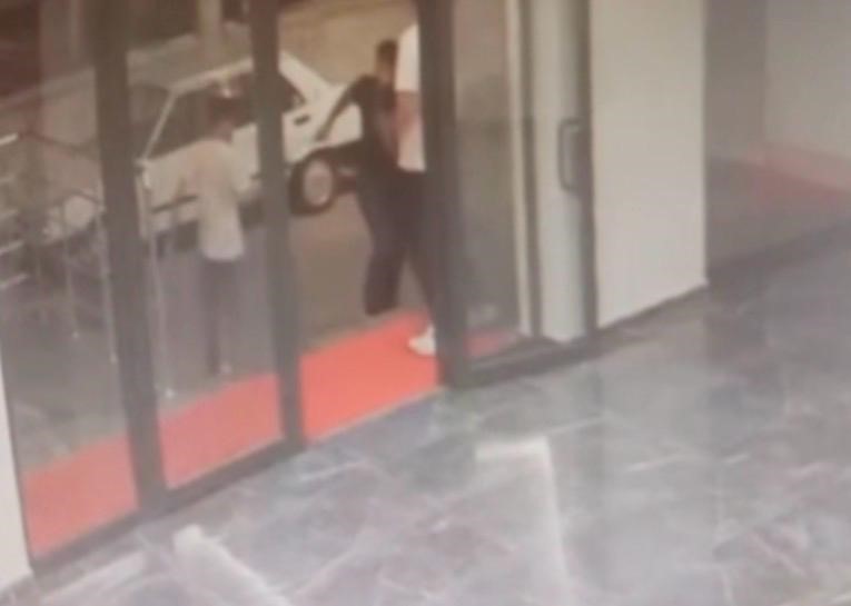Kayseri’de 1 kişinin öldüğü, 2 kişinin de yaralandığı bıçaklı kavganın görüntüleri ortaya çıktı