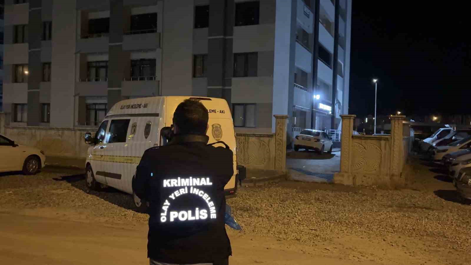 Kayseri’de 1 kişinin öldüğü, 2 kişinin de yaralandığı bıçaklı kavganın görüntüleri ortaya çıktı