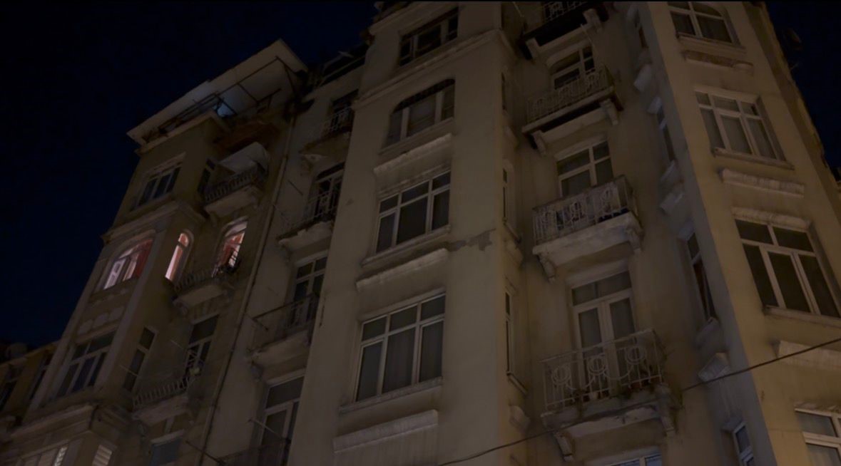 Beyoğlu’nda binada kısmı çökme meydana geldi: Bina sakinleri tahliye edildi