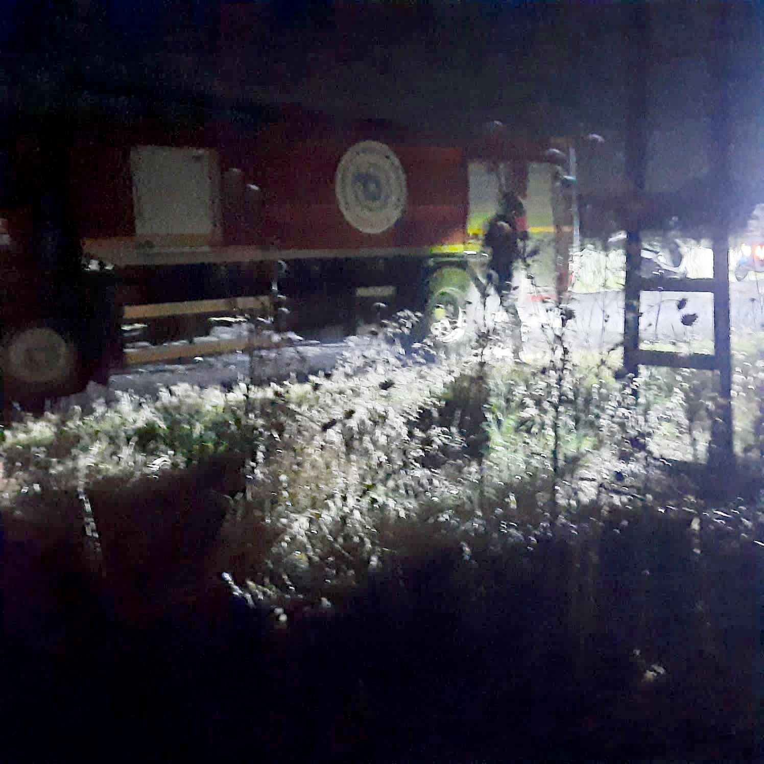 Elektrik direğinden sıçrayan kıvılcım yangın çıkardı