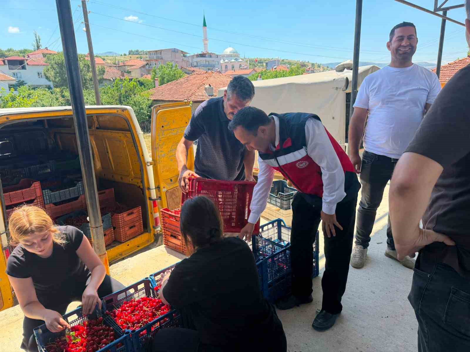 Simav İlçe Tarım ve Orman Müdürlüğünden kiraz alım merkezlerine ziyaret