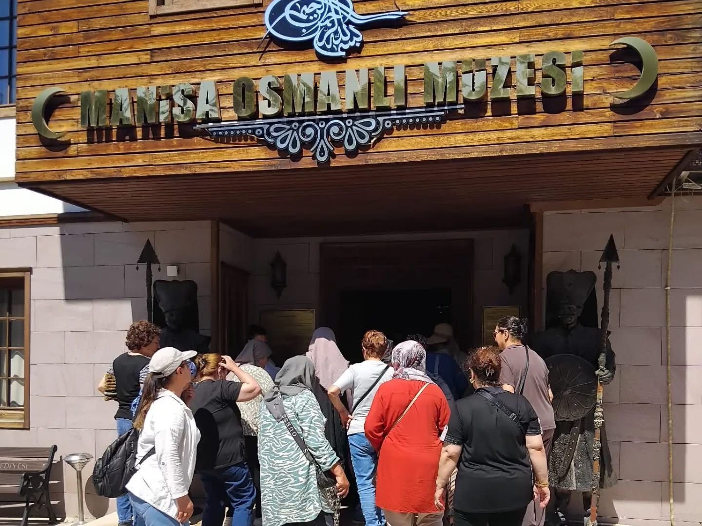 Sarıgöllü kadınlar Manisa’da tarih ve kültür yolculuğuna çıktı