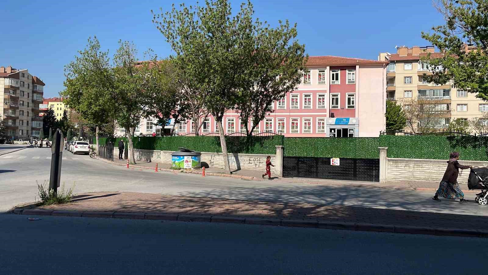 Öğrencilere yönelik kullanılan fırça sapı ‘silah’ sayıldı