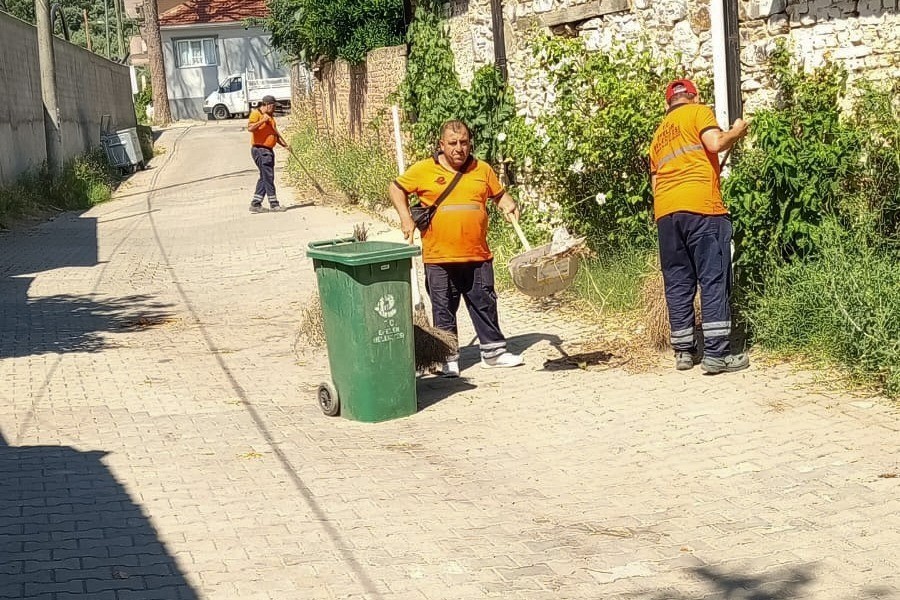Efeler’de temizlik çalışmaları sürüyor