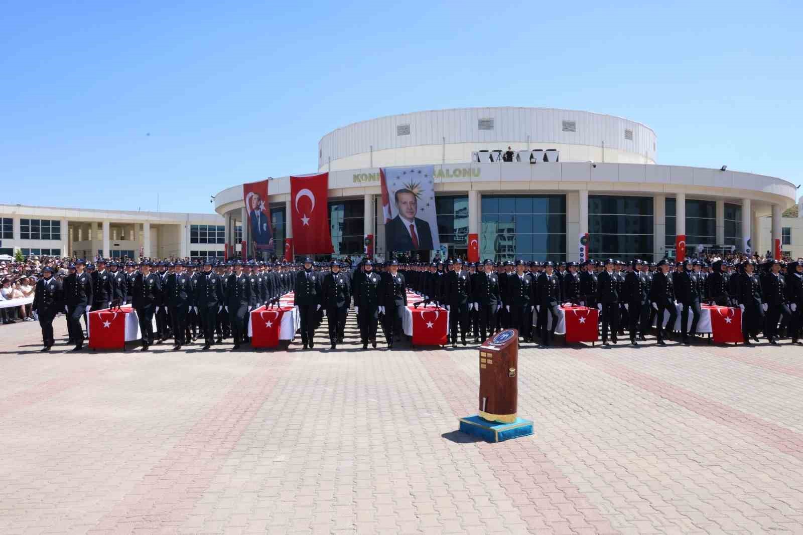 Akyurt Polis Meslek Yüksekokulu’nda mezuniyet coşkusu