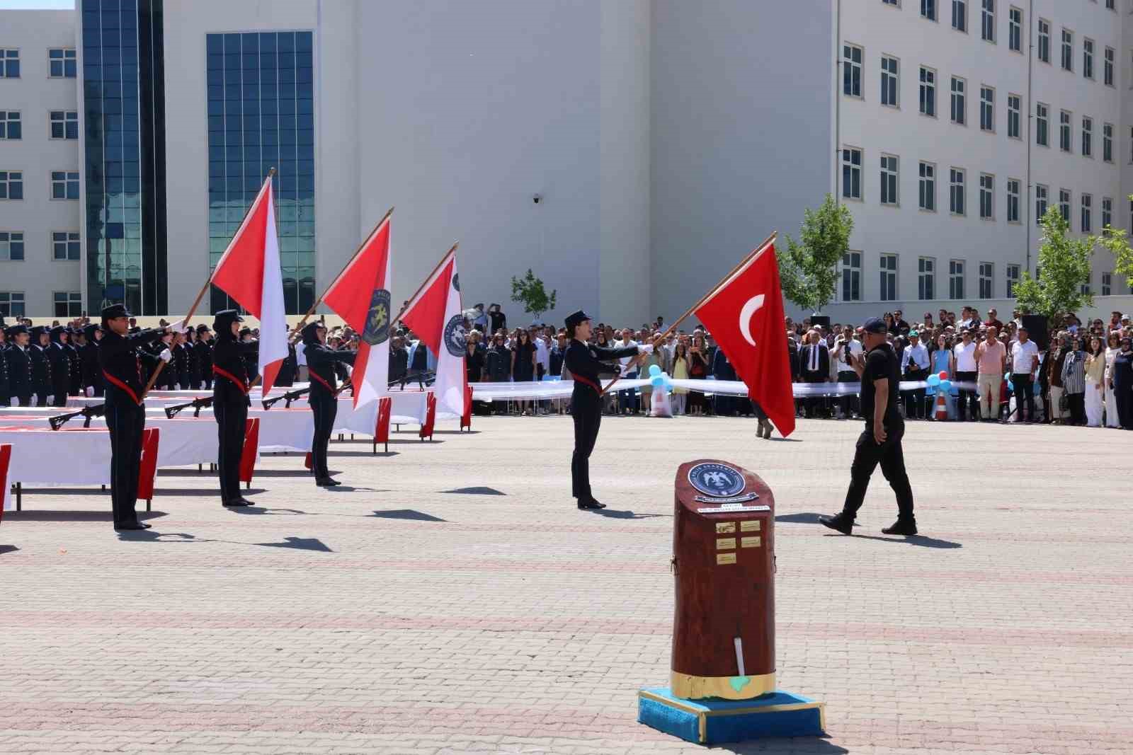 Akyurt Polis Meslek Yüksekokulu’nda mezuniyet coşkusu