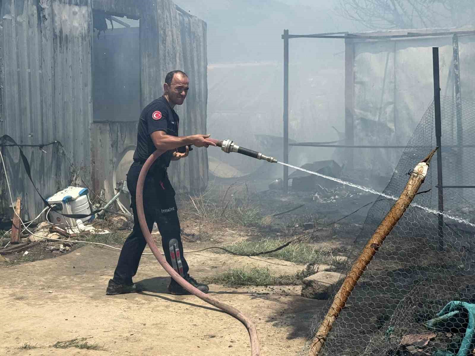Tarım işçisi annenin yangın gözyaşları: 7 yıldır kaldığı konteyner gözleri önünde küle döndü