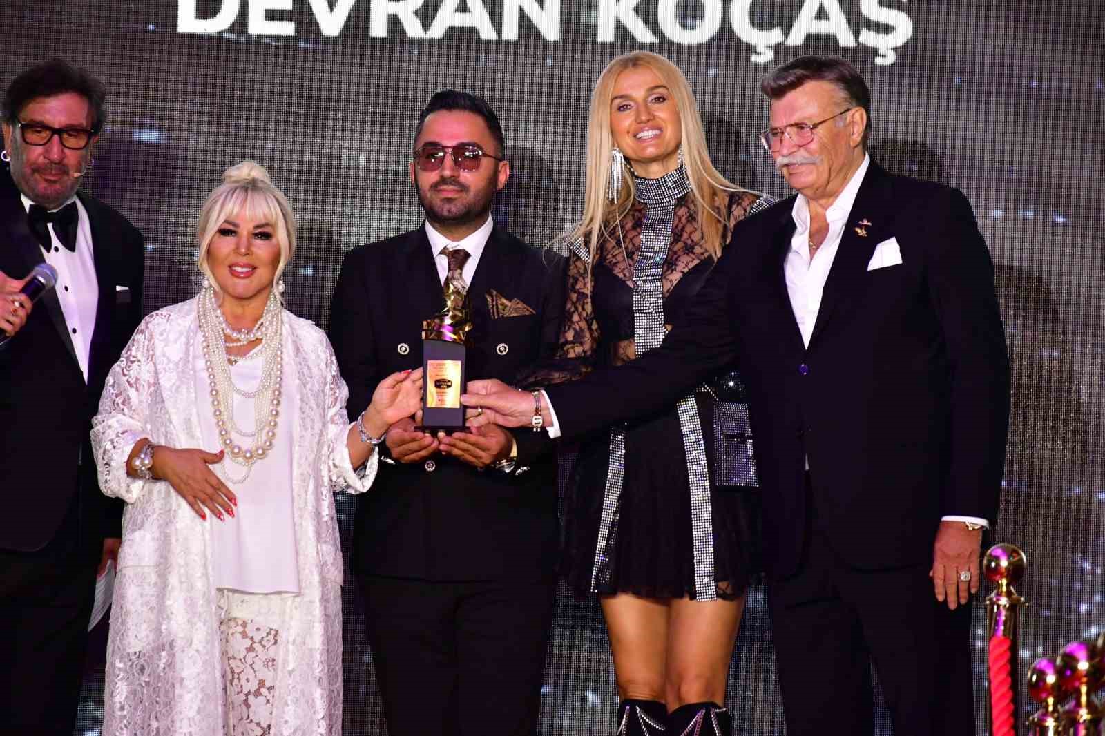 Sinema ve sanat dünyasının duayenleri ödüllendirildi
