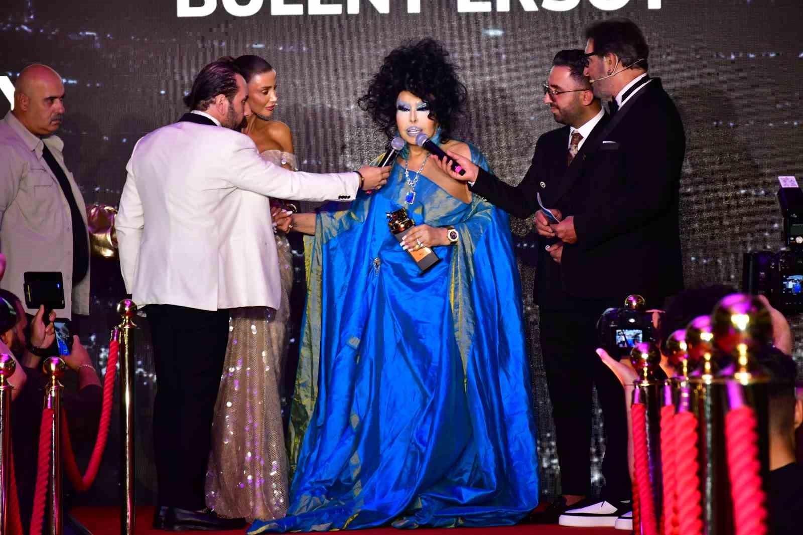 Sinema ve sanat dünyasının duayenleri ödüllendirildi