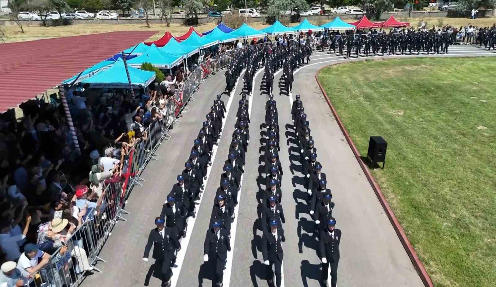Aksaray POMEM’de 485 kadın polis adayı mezun oldu