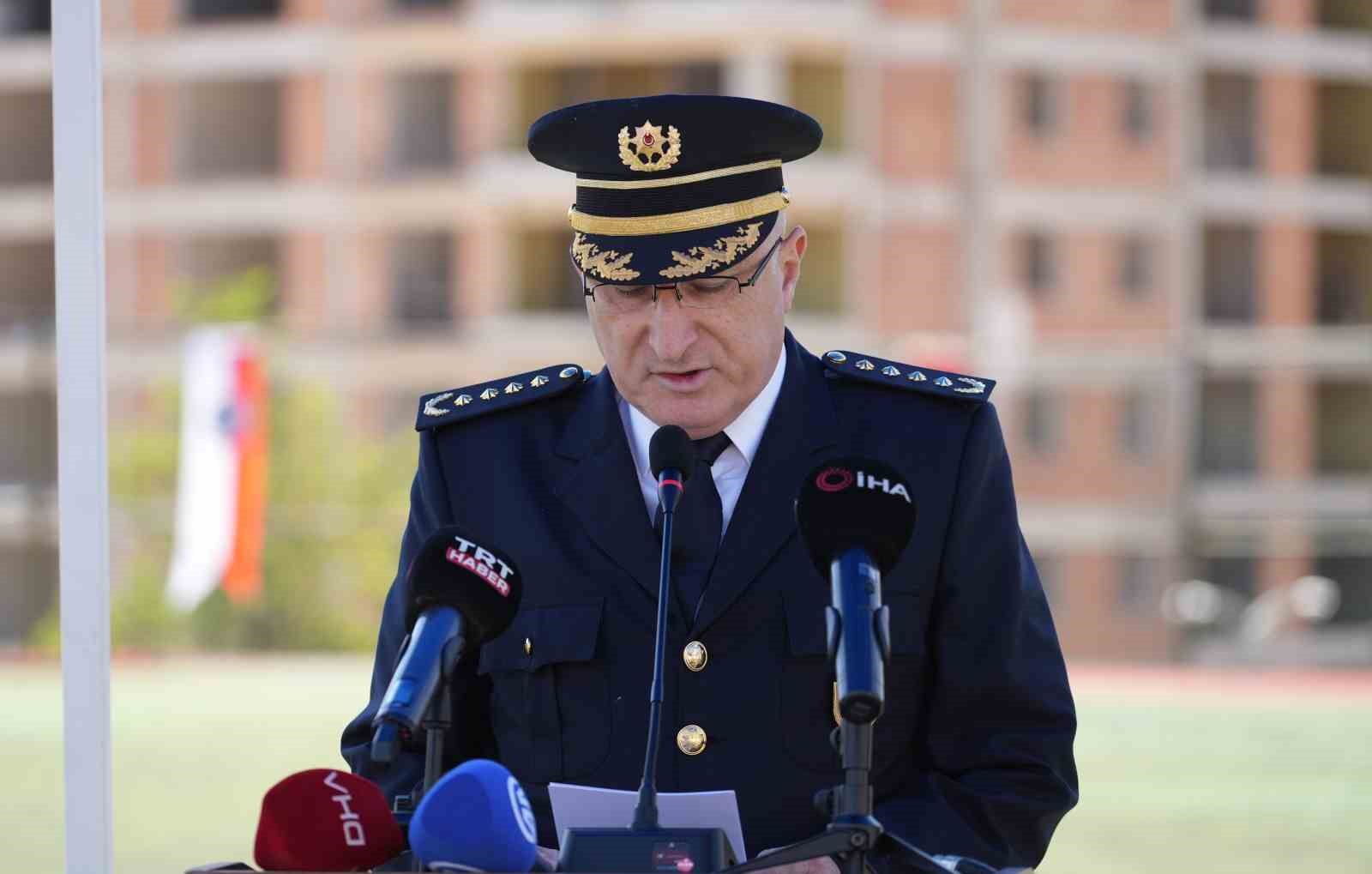 PMYO Müdürü’nden yeni mezun polislere 15 Temmuz uyarısı: "Aklınızı kimseye kiraya vermeyin"