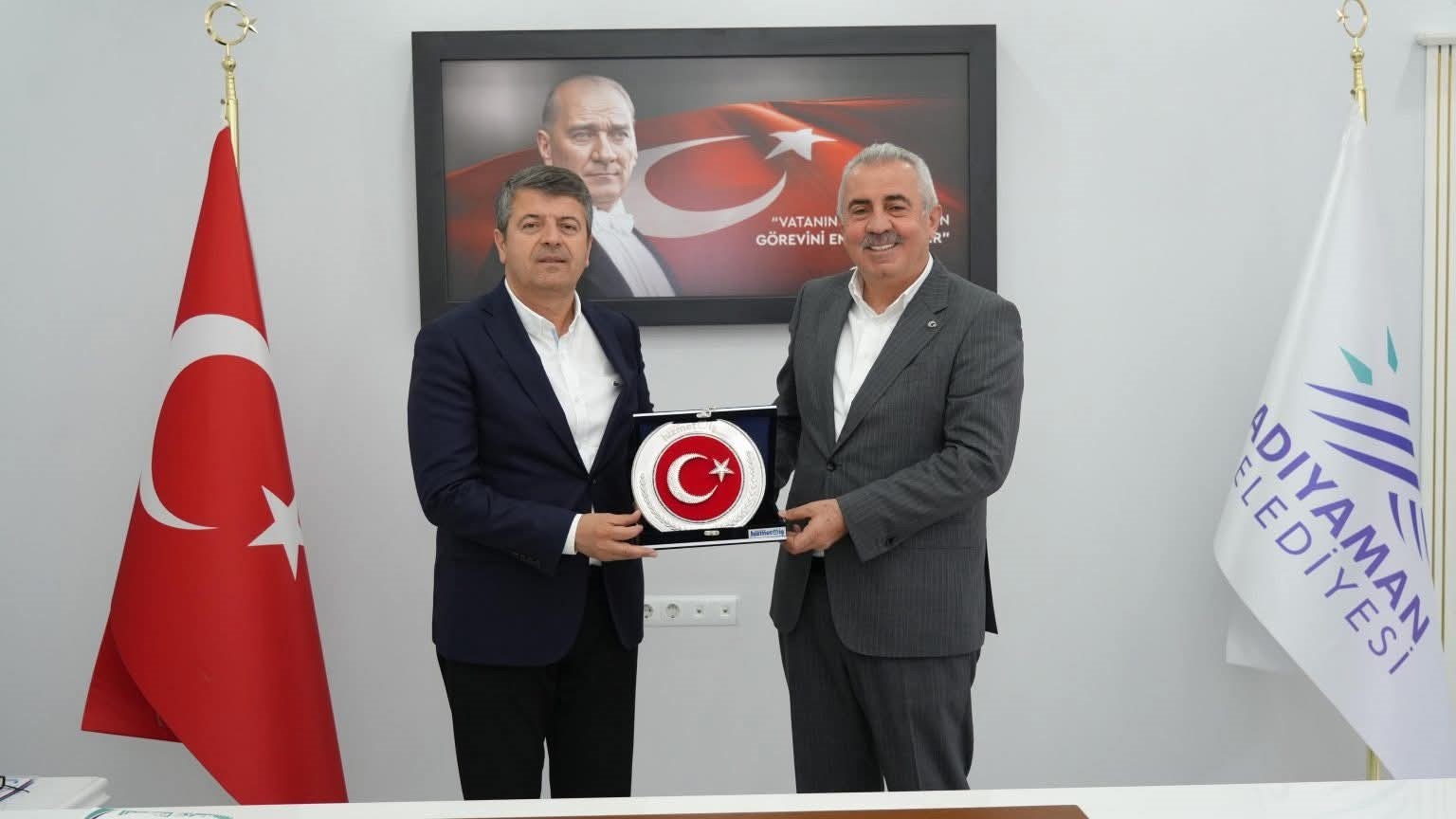 Hizmet-İş Genel Başkanvekili Özdemir’den belediye işçilerine birlik çağrısı