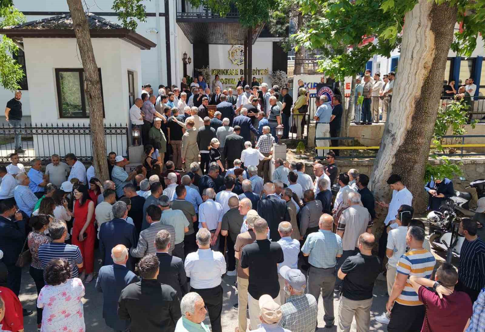 Belediye başkanı, makam odasının da yer aldığı binayı sosyal tesise dönüştürdü