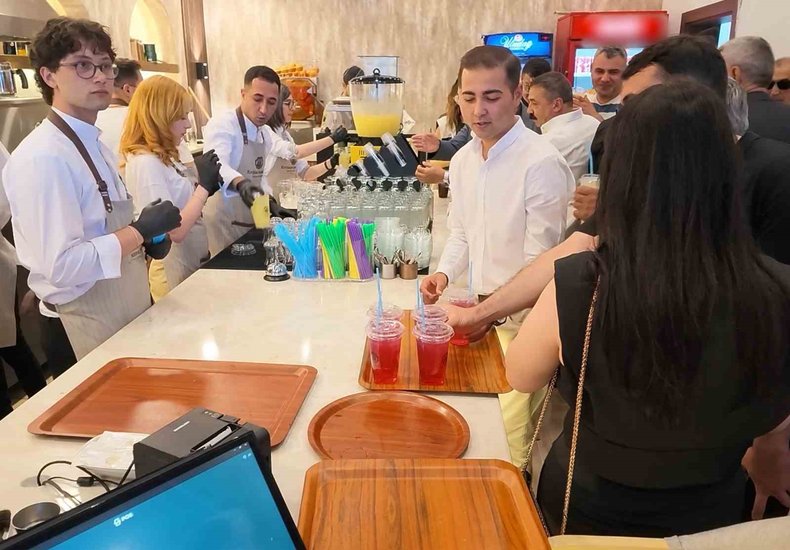 Belediye başkanı, makam odasının da yer aldığı binayı sosyal tesise dönüştürdü