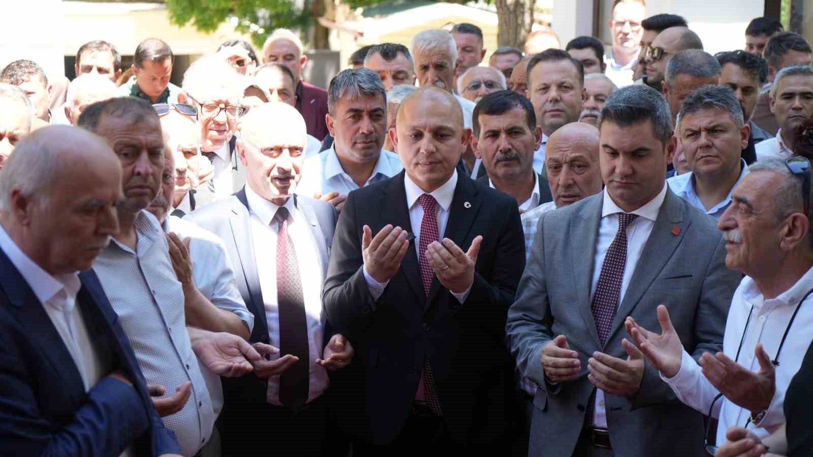 Belediye başkanı, makam odasının da yer aldığı binayı sosyal tesise dönüştürdü