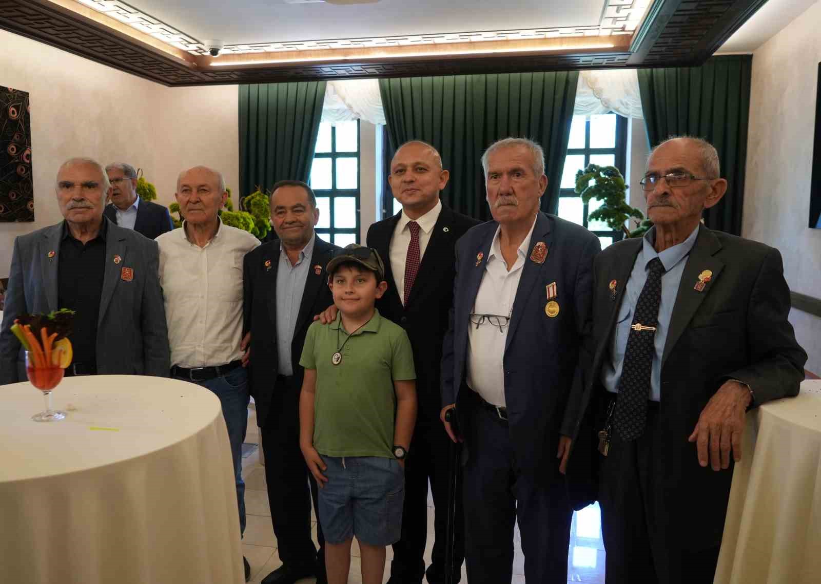 Belediye başkanı, makam odasının da yer aldığı binayı sosyal tesise dönüştürdü