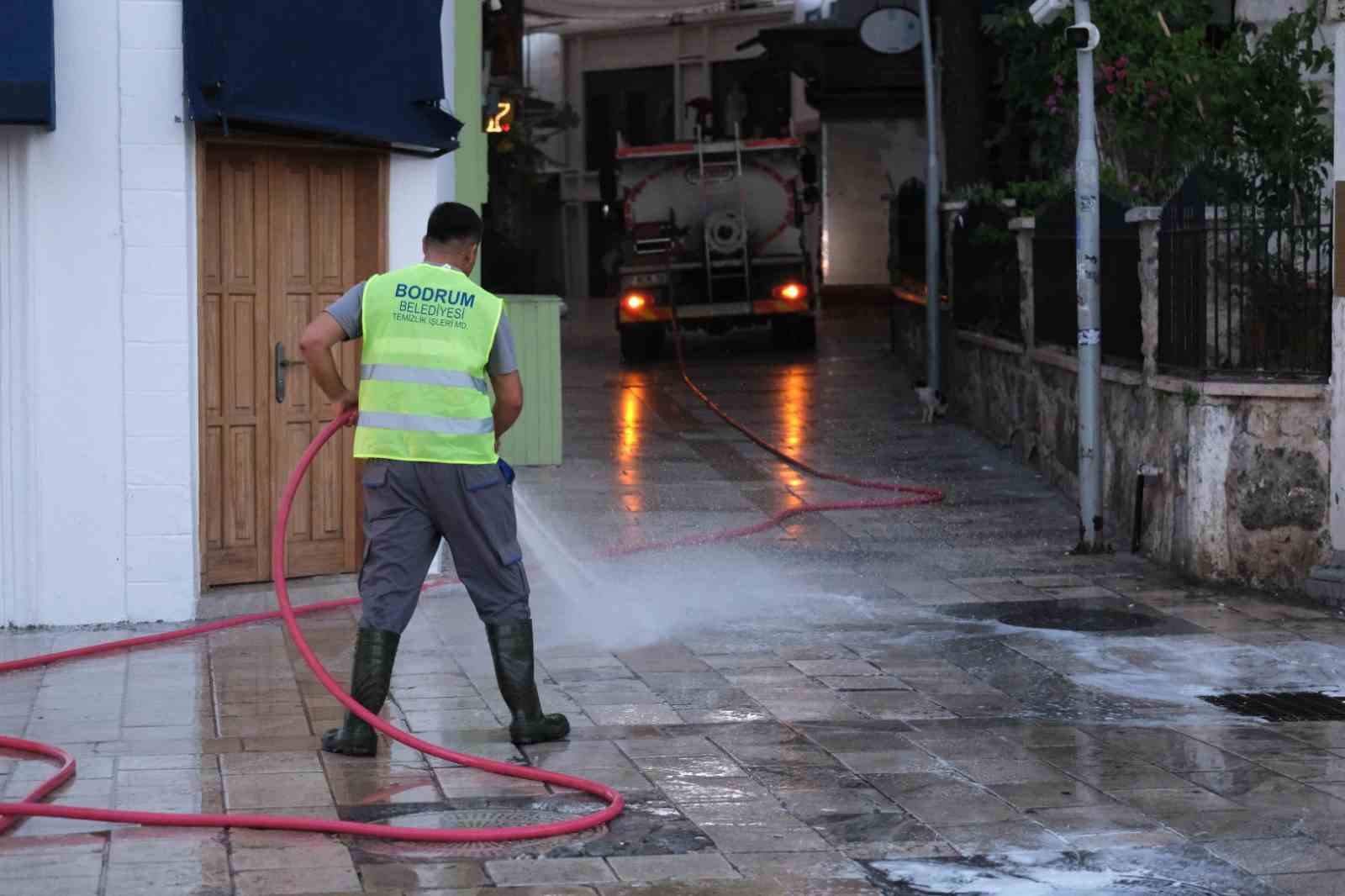 Bodrum Çarşı Mahallesi’nde kapsamlı temizlik