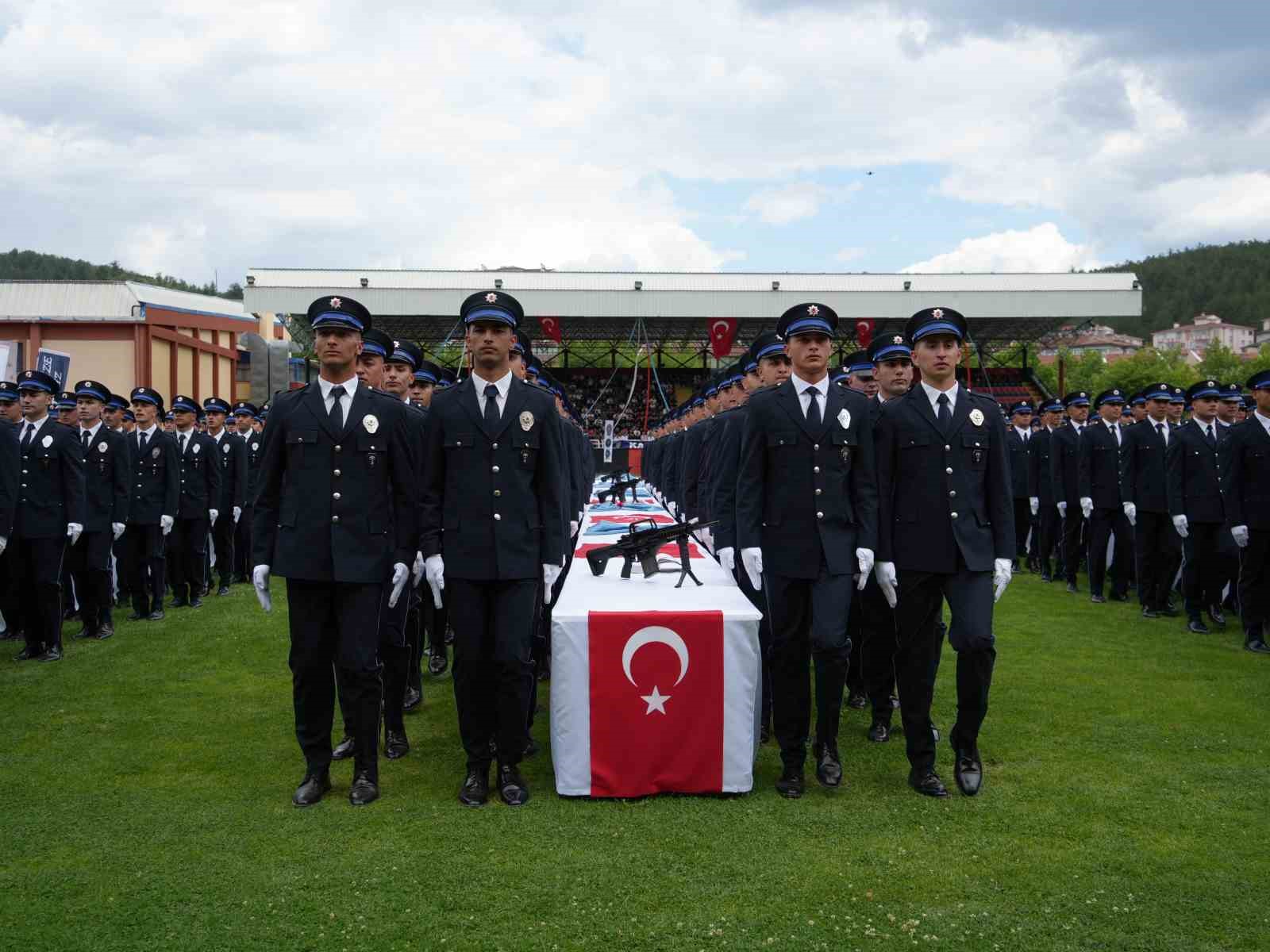 Kastamonu’da eğitimlerini tamamlayan 479 polis adayı törenle mezun oldu