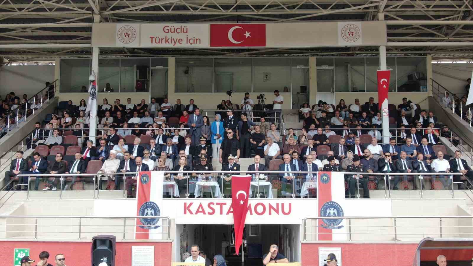 Kastamonu’da eğitimlerini tamamlayan 479 polis adayı törenle mezun oldu