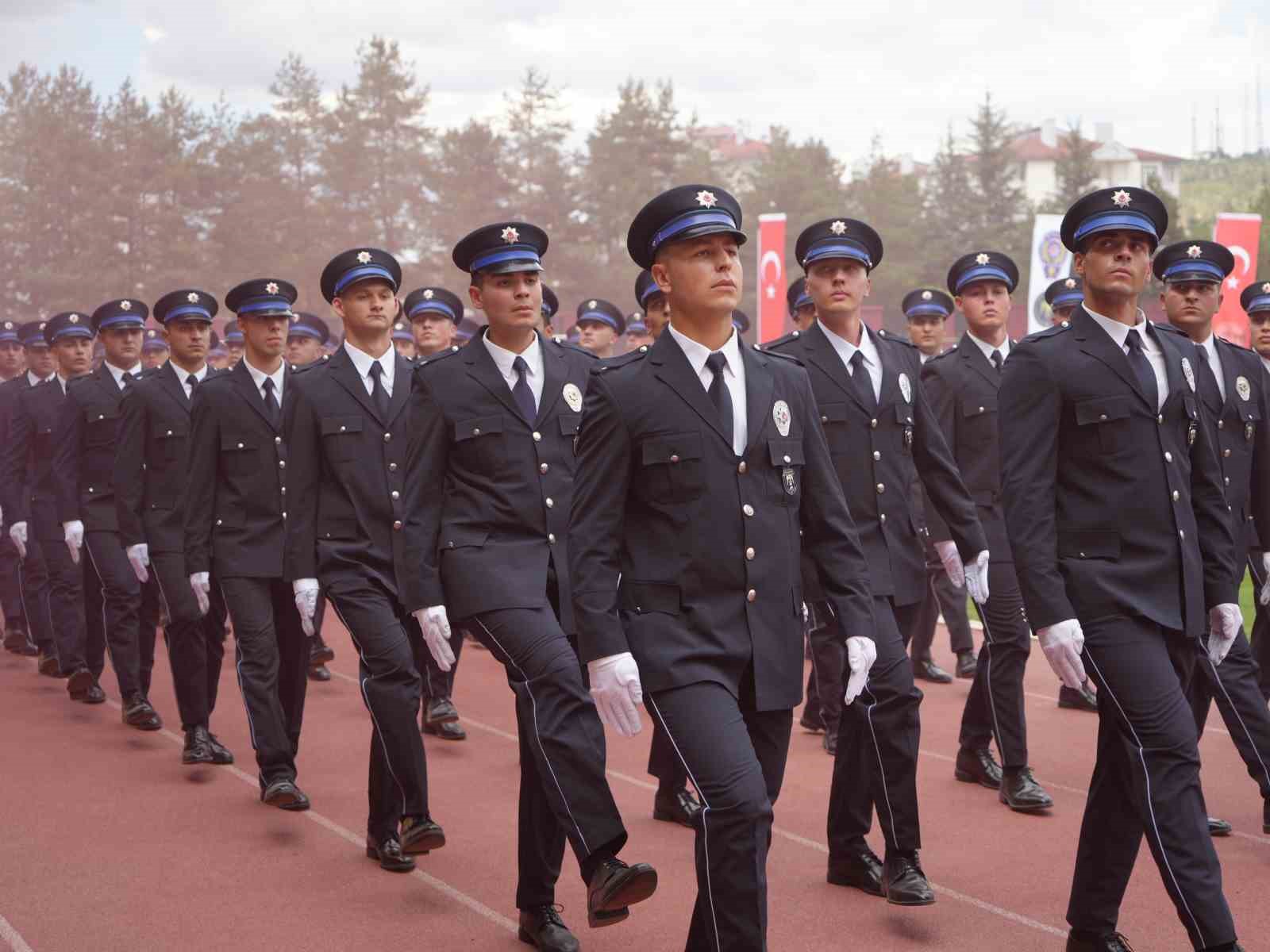 Kastamonu’da eğitimlerini tamamlayan 479 polis adayı törenle mezun oldu