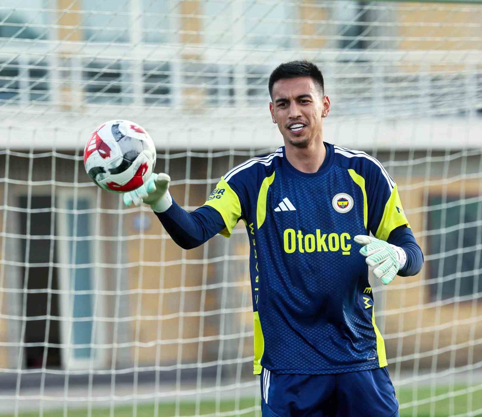 Fenerbahçe, günü çift antrenmanla tamamladı