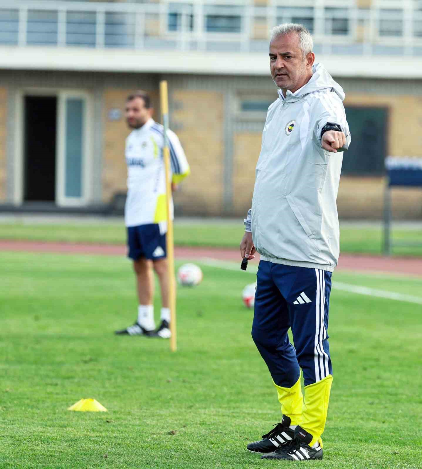 Fenerbahçe, günü çift antrenmanla tamamladı
