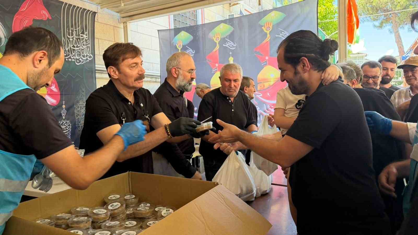 Bahçelievler’de binlerce vatandaşa aşure ikram edildi