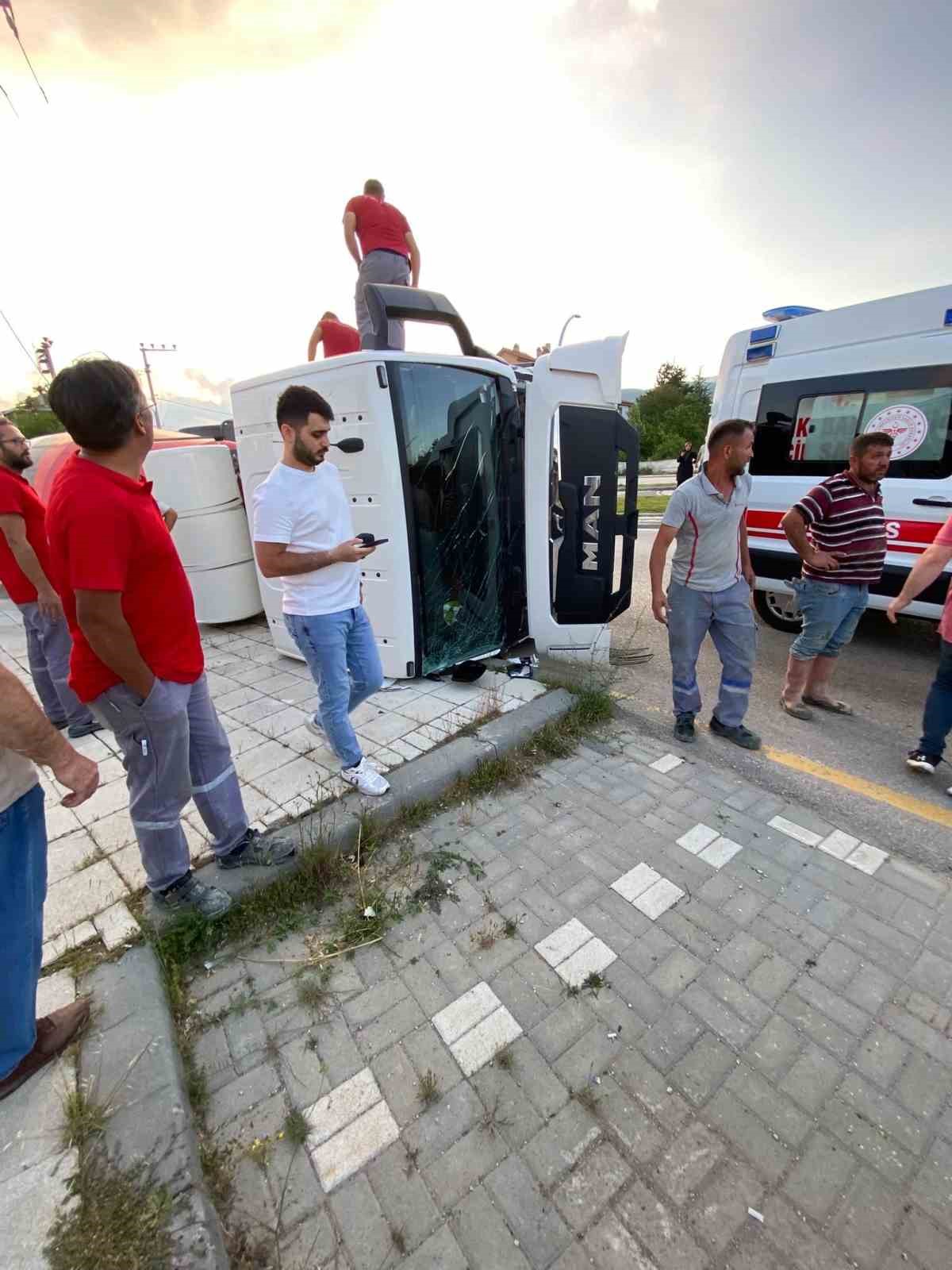 Bolu’da beton mikseri devrildi: 1 yaralı
