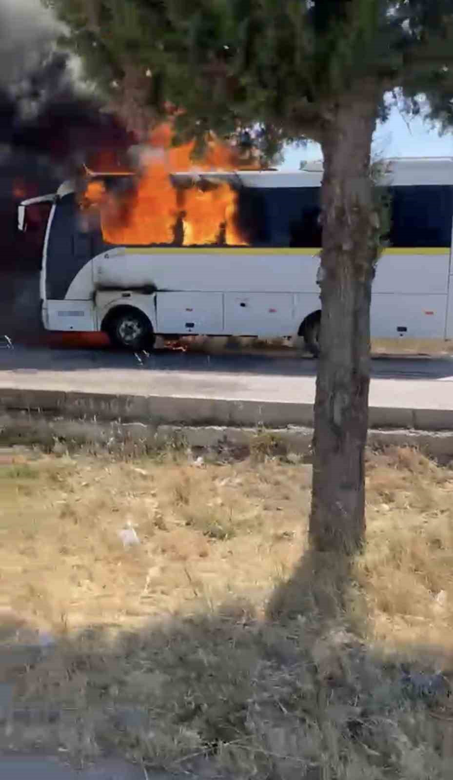 Bursa’da servis otobüsü alevlere teslim oldu