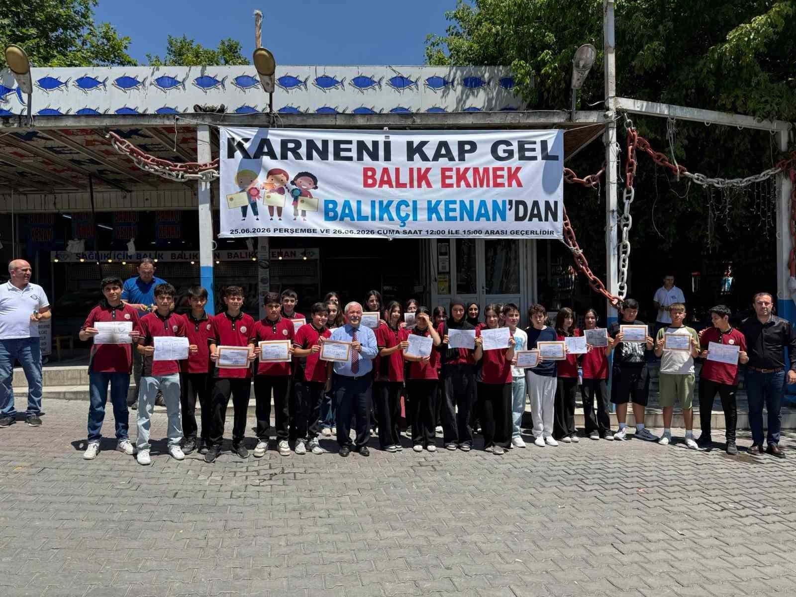 Karne gününde öğrencilere ücretsiz 1 ton balık ekmek