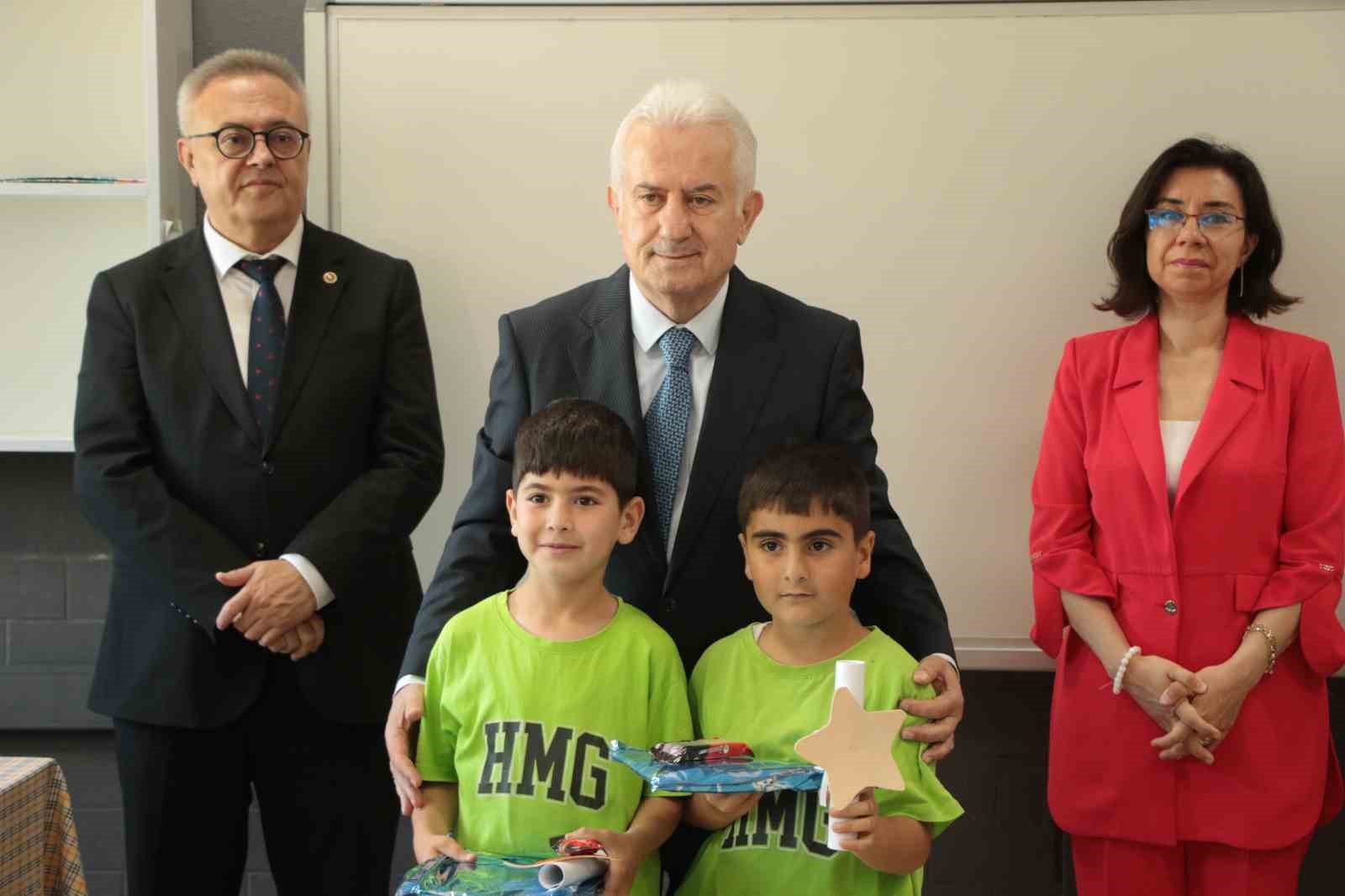 Uşak’ta 64 bin 344 öğrenci karne sevinci yaşadı