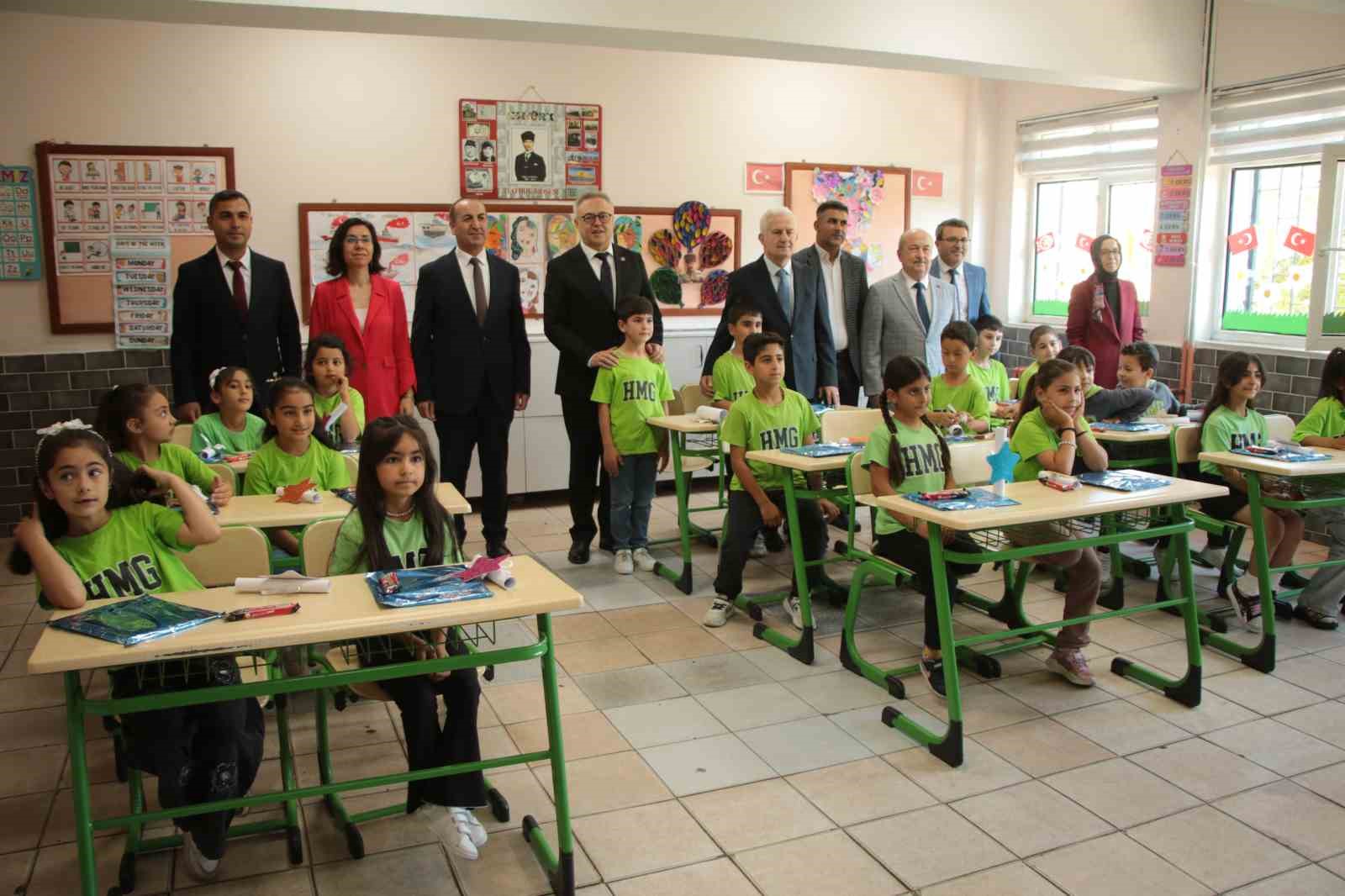 Uşak’ta 64 bin 344 öğrenci karne sevinci yaşadı