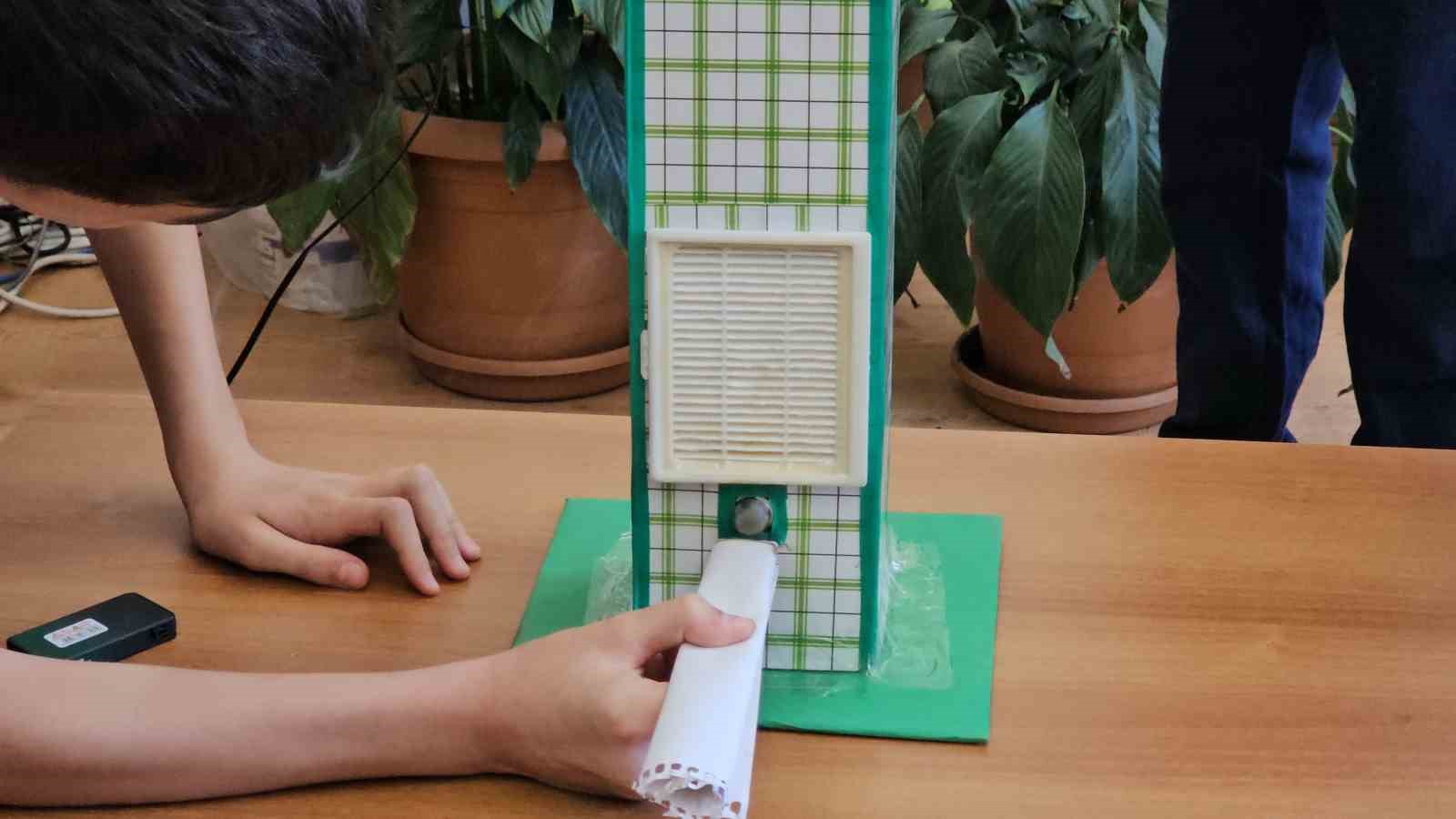 Ortaokul öğrencilerinden nefes aldıran proje; hava kirliliğine çözüm sokak lambası