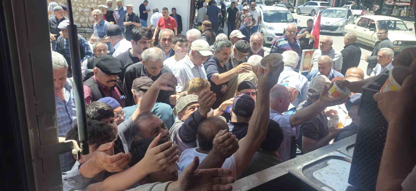 Alaca Belediyesi’nden vatandaşlara aşure ikramı