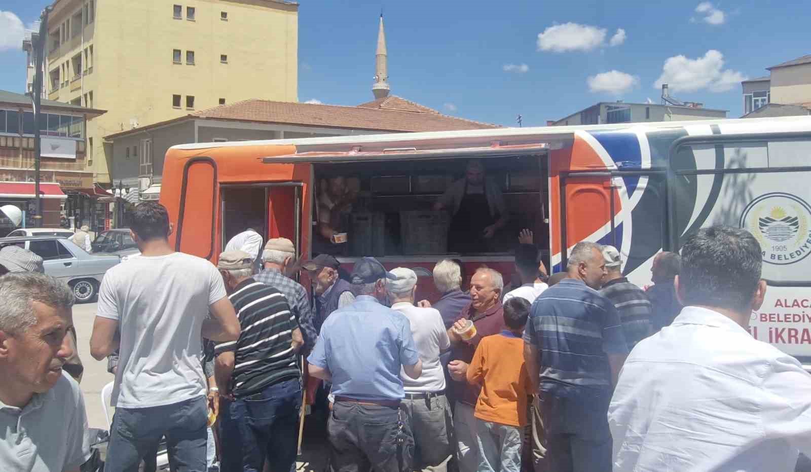 Alaca Belediyesi’nden vatandaşlara aşure ikramı