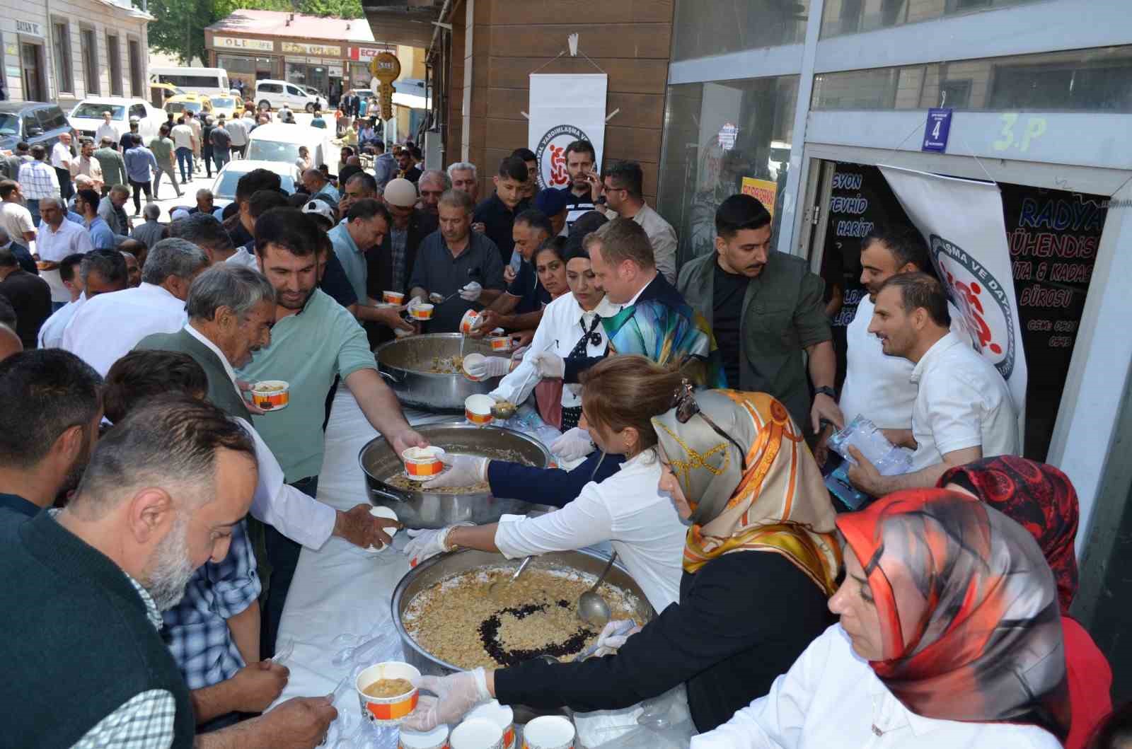 Bulanık’ta 5 bin kişiye aşure ikram edildi