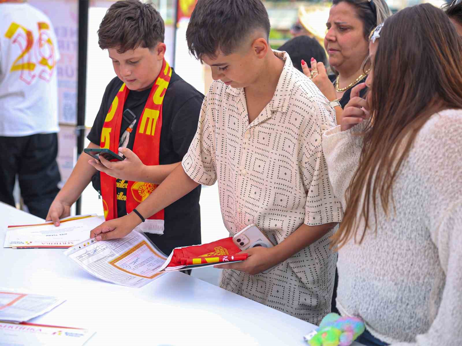 Göztepe’den Karne Etkinliği: "Karneni Getir, Hediyeni Götür" coşkusu başladı