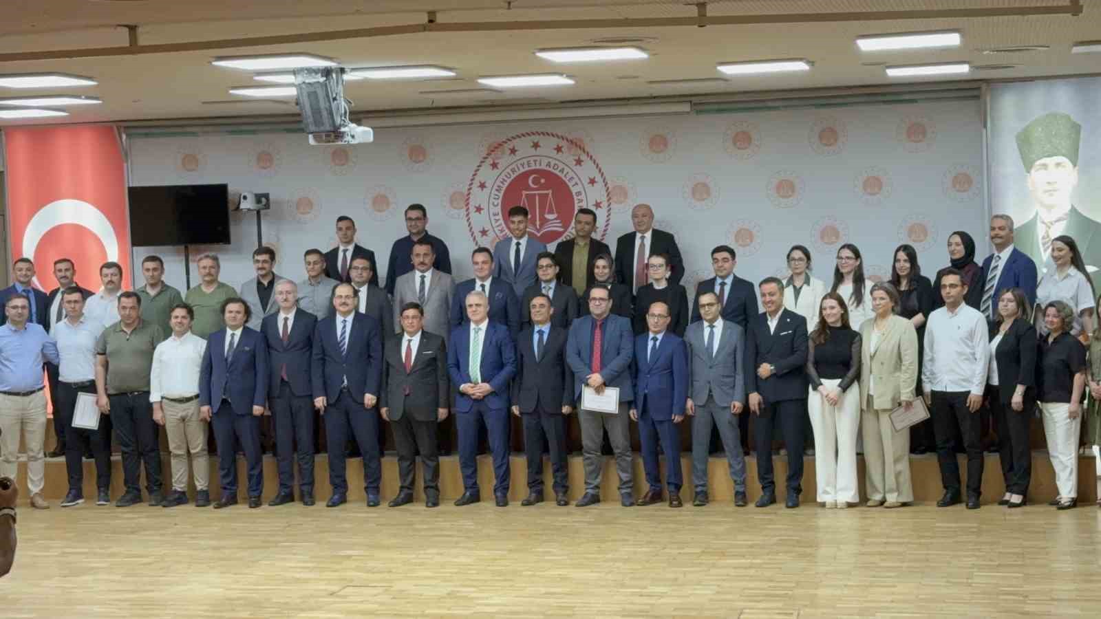 Başsavcı Kılıç ve adliyeden ayrılan yargı mensuplarına veda töreni