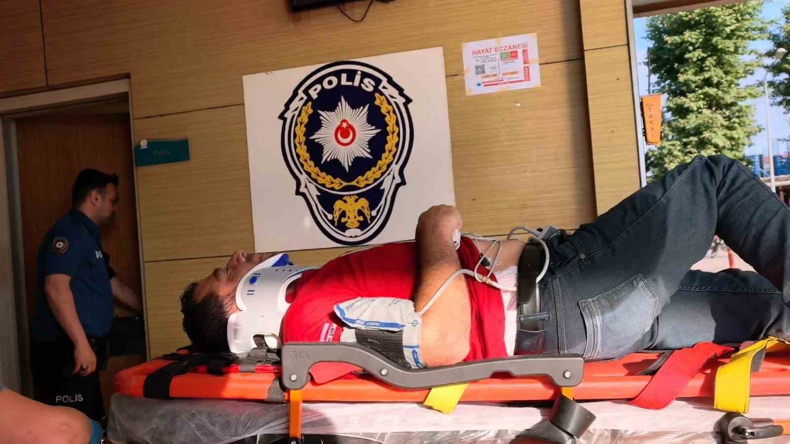 Seyir halindeyken fenalaşan motosiklet sürücüsü park halindeki araca çarptı