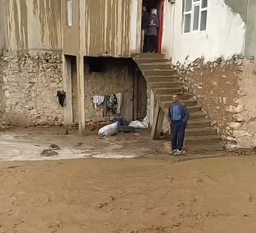 Başkale’de sağanak sonucu sel meydana geldi