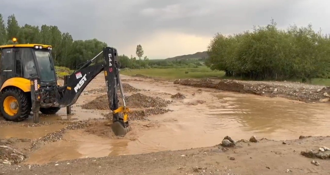 Başkale’de sağanak sonucu sel meydana geldi