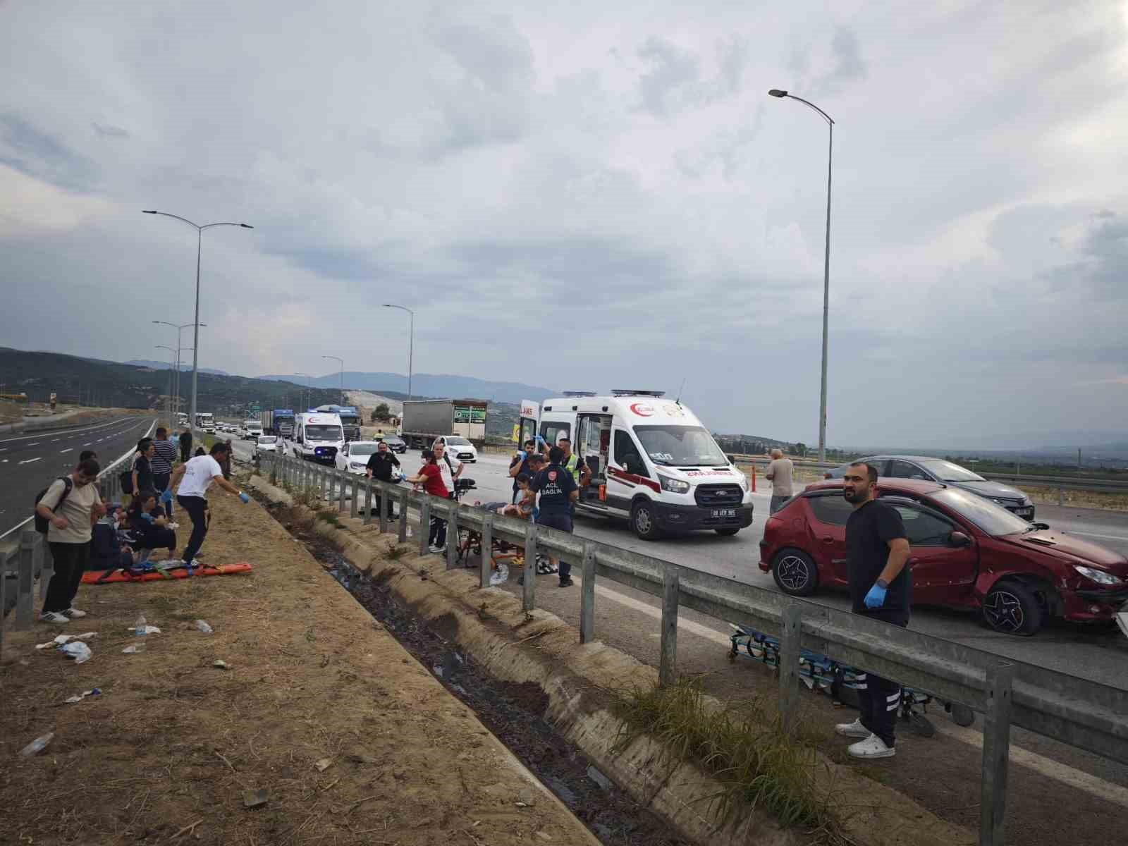 Aydın-Denizli otoyolunda feci kaza: 1’i ağır 20 yaralı