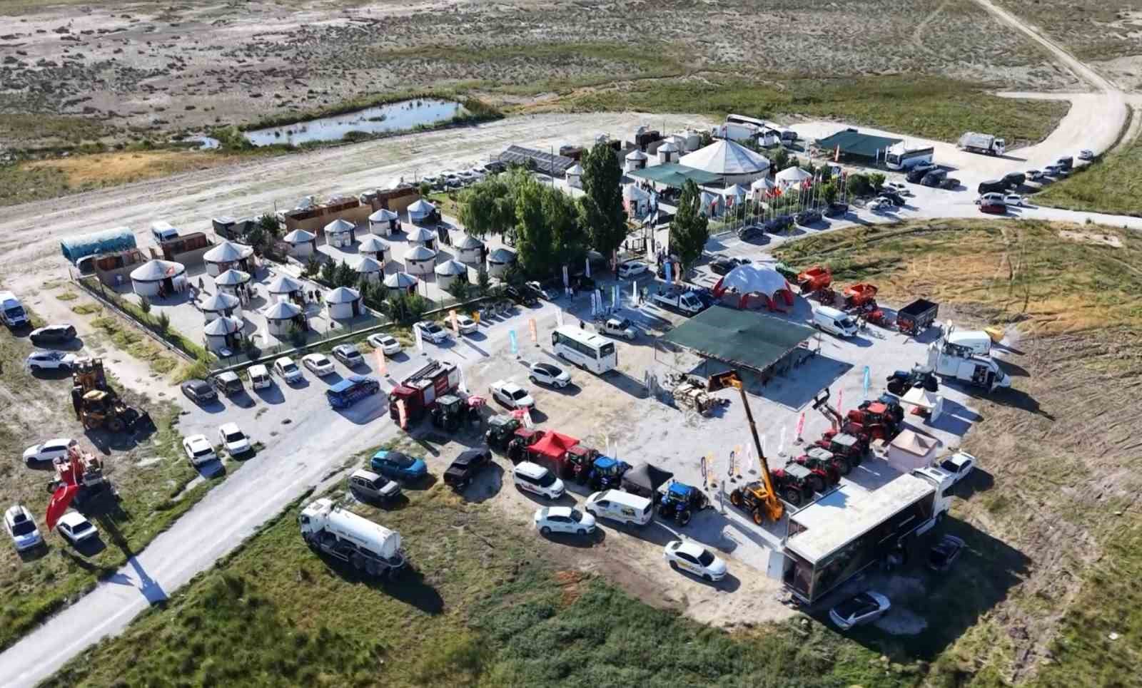 "Eskil Tuz Gölü Uluslararası Kültür Festivali" 25 ülkenin büyükelçilerinin katılımıyla başladı