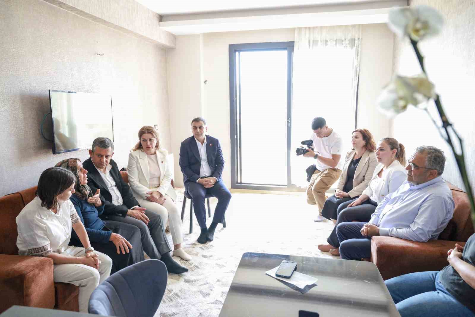 CHP Grup Başkanı Özel, Diyarbakır’da Gülistan Doku’nun ailesiyle görüştü