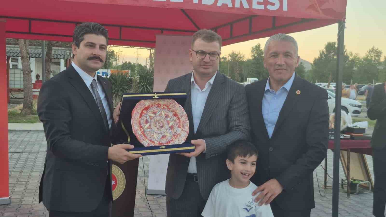 Vali yardımcısının veda yemeğine yoğun katılım
