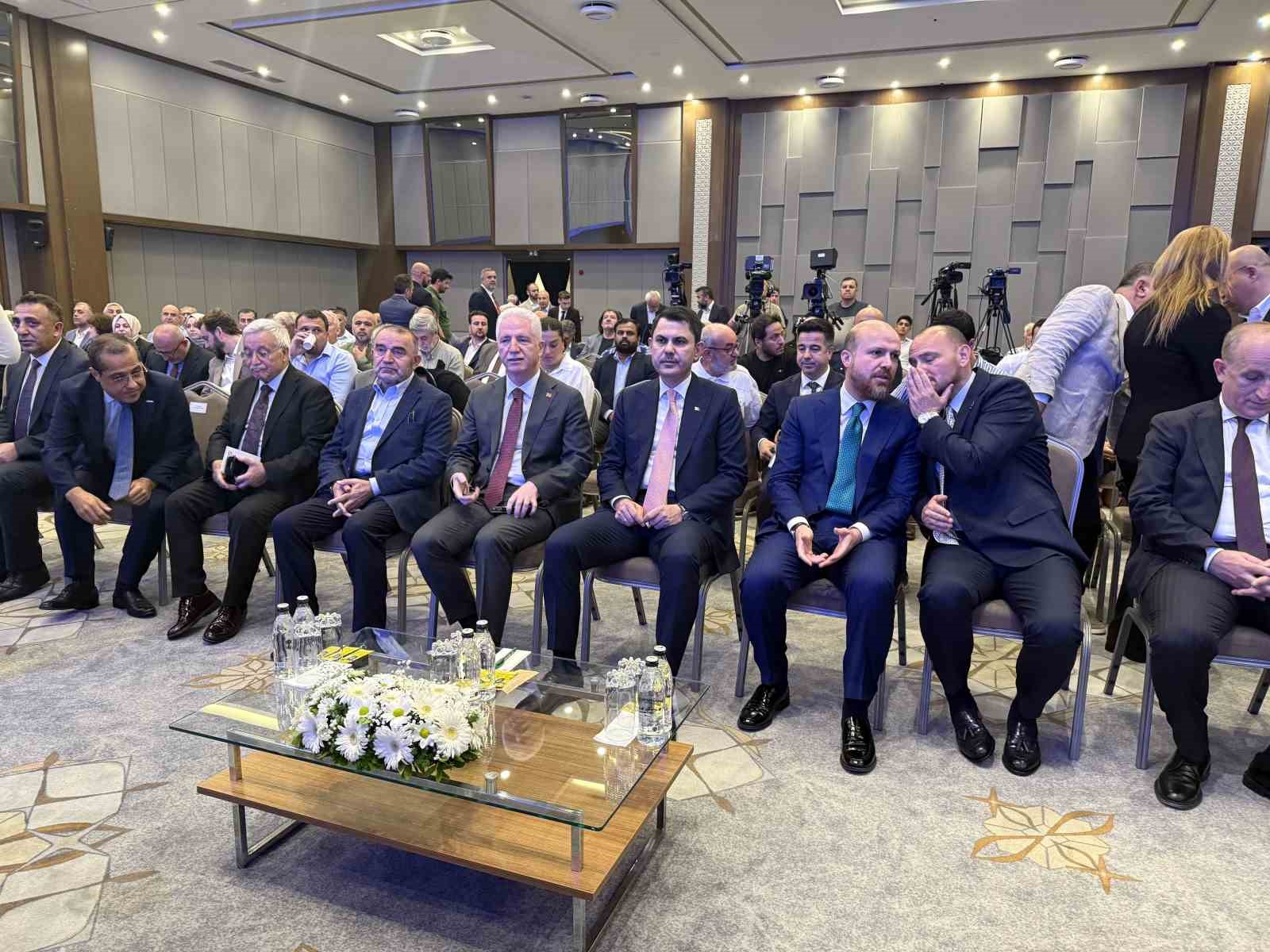 Bakan Kurum: "Yarısı Bizden kampanyası kapsamında İstanbul’un 39 ilçesinde 233 bin konutun dönüşüm süreci devam ediyor"