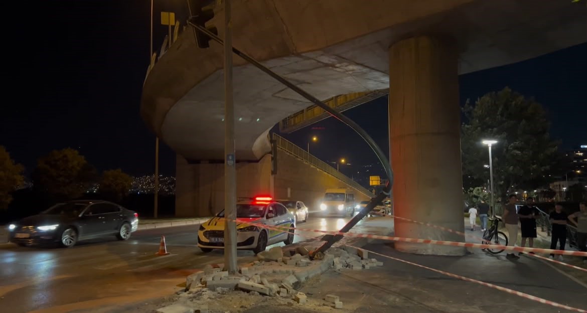 Makas atan otomobille birlikte iki araç dereye uçtu: 6 yaralı