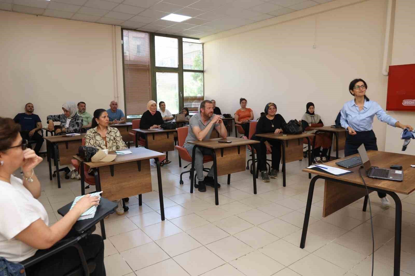 Arıcılara uzmanından eğitim