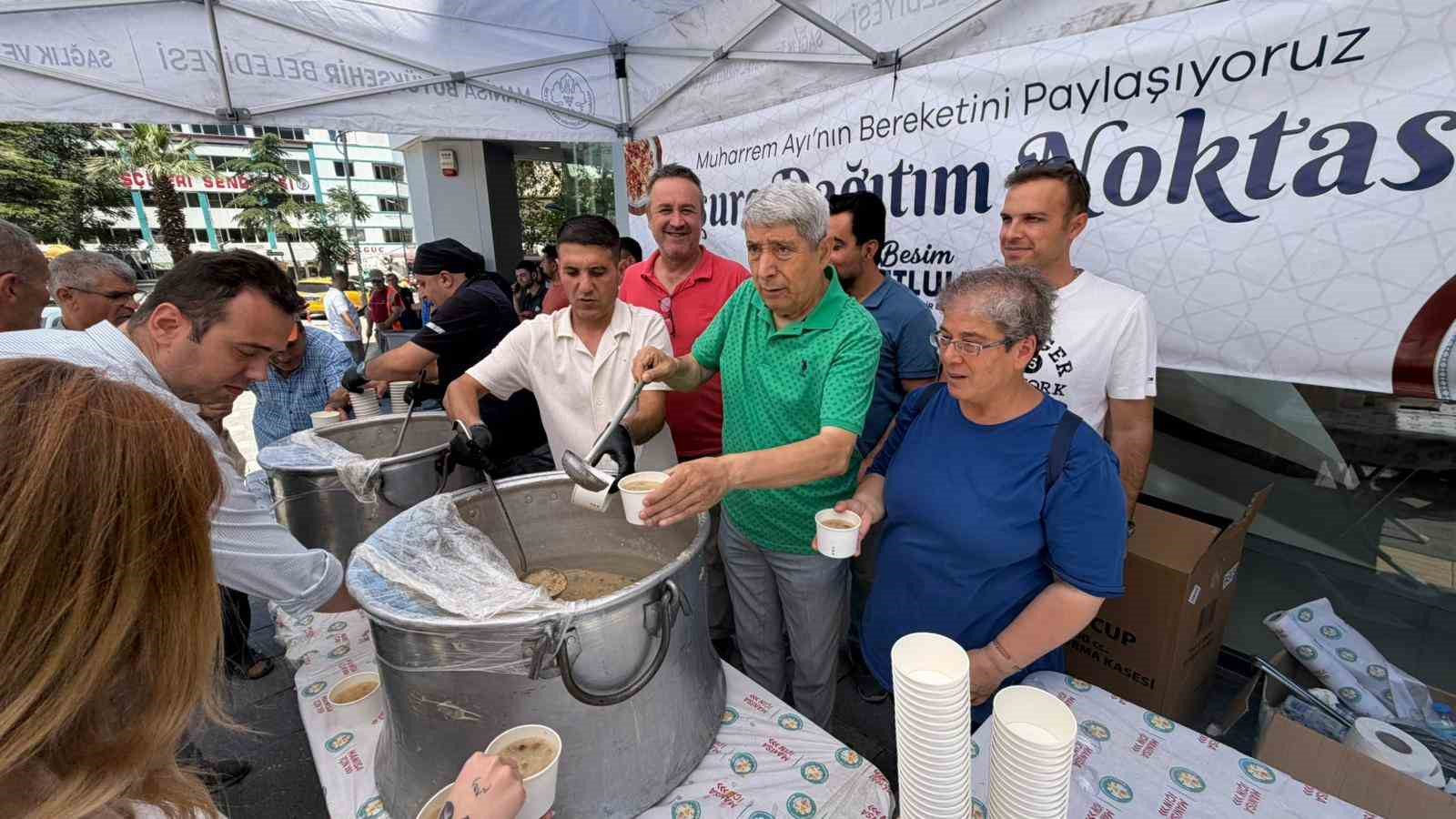 Aşure ikramları Soma ve Akhisar’dan başladı